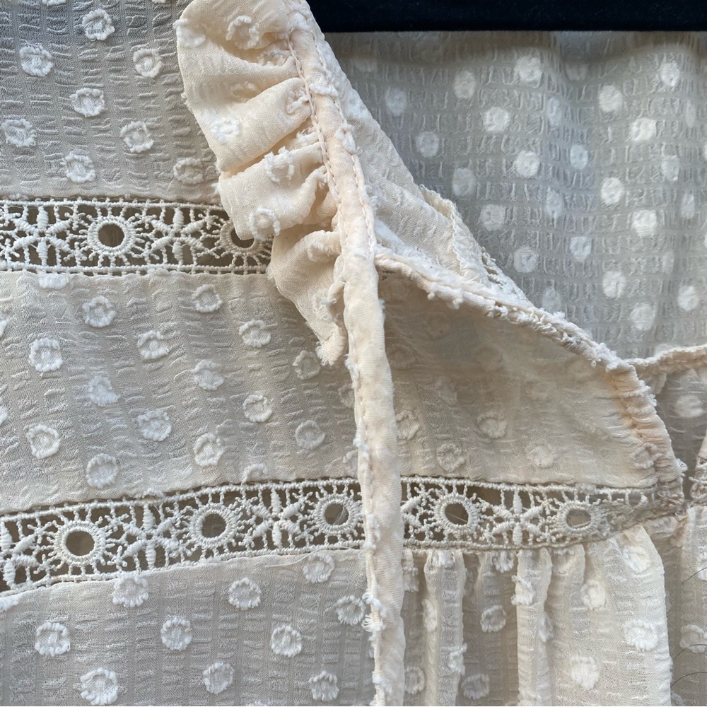 Pretty Feminine Blouse - Picture 7 of 8